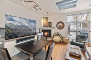 Remodeled Luxury Condo - Skii in Skii out Telluride